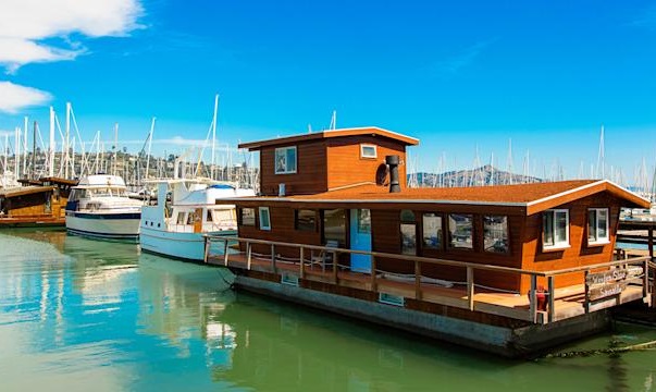 Are Houseboats Facing an Extinction in the Current Scenario