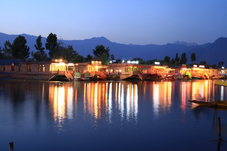 Houseboat Honeymoons and Candle-lit Dinners