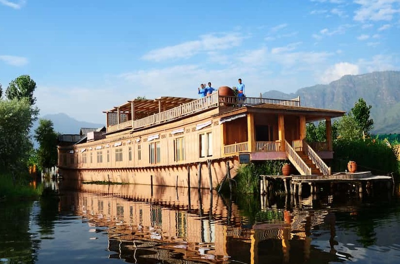 Is It Safe to Stay in A Houseboat in Srinagar?